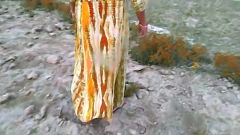 Desi Housewife And Husband Caught On Camera Outdoors