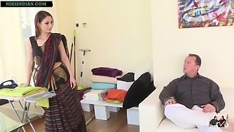 Голямата Задница На Зрялата Каамвали Бай Получава Твърдо Чукане В Задника