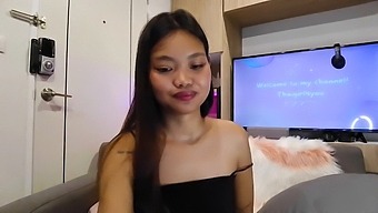 Abby2634'S Live Webcam Performance: A Seductive Preview Of Her Wet Pussy