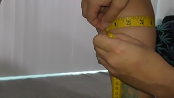 Комбинация От Бюст И Дупе На Амазонка Жена