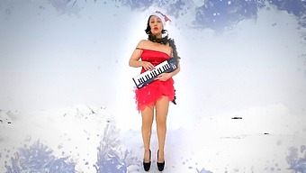 Bergabunglah Dalam Semangat Liburan Dengan Pembantu Santa Yang Seksi Ini! Selamat Xxxmas 2023!