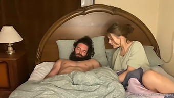 Ексклузивно Видео На Горещ Сън С Изкусителна Мащеха