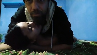Срещата На Дани Рио Със Свежа Нимфа Носи Върховно Удоволствие На Възрастен Мъж