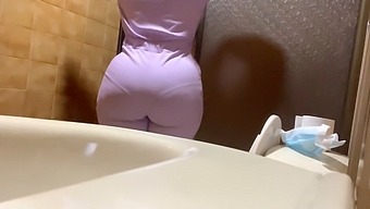 Caught On Camera: Naughty Nurse With Voluptuous Ass
